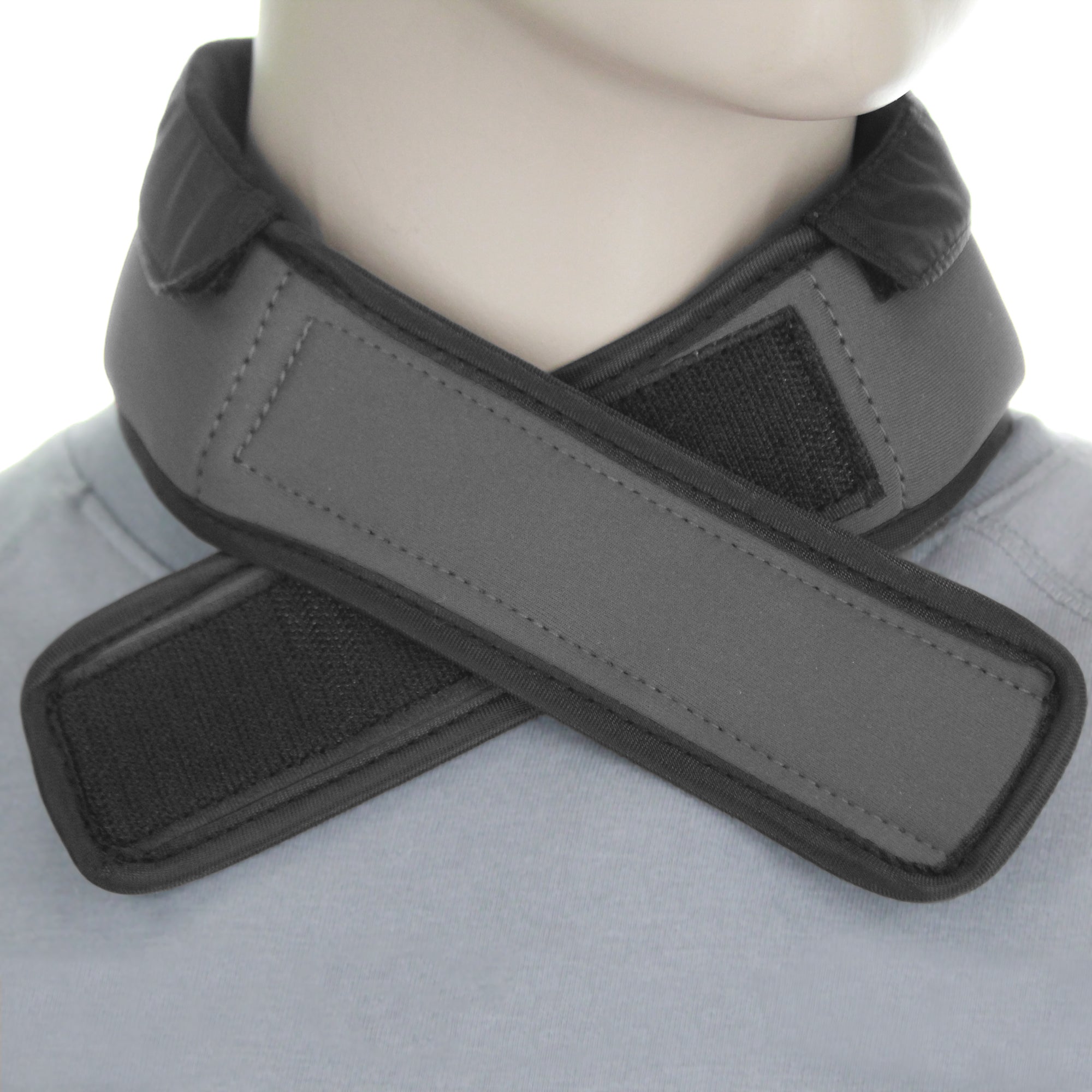 FlexiFreeze Cooling Collar, charcoal, on mannequin, close up